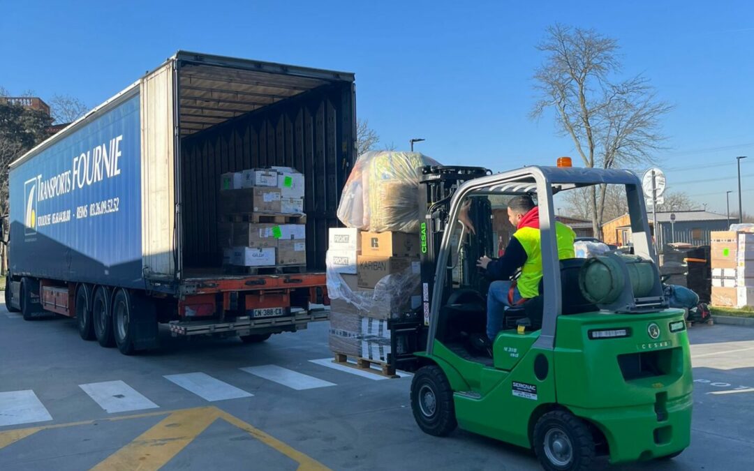 Un camion solidaire à Calais